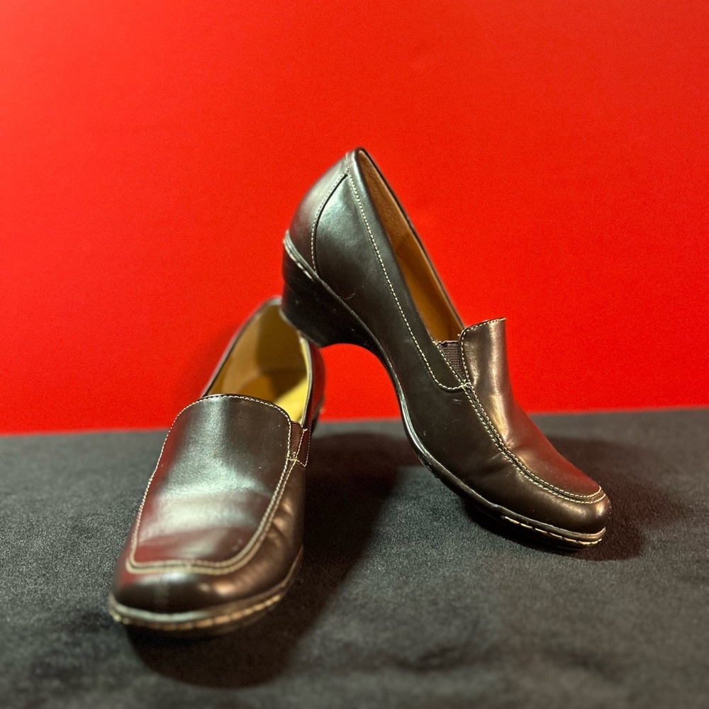 Jaclyn Smith loafers. Size 8